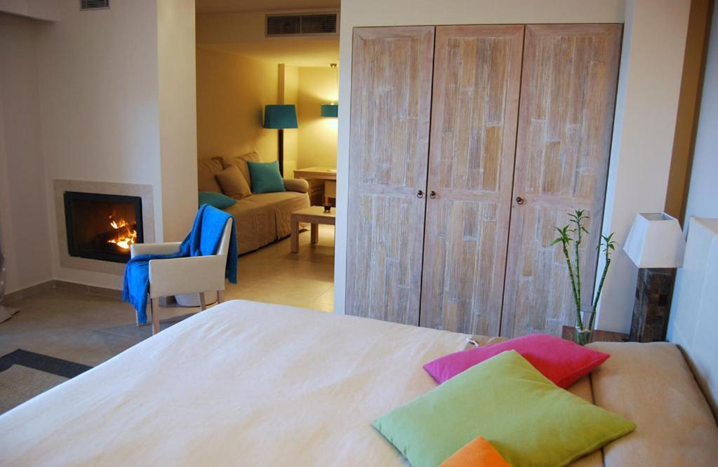 Astrolabe Hotel Khrónia Quarto foto