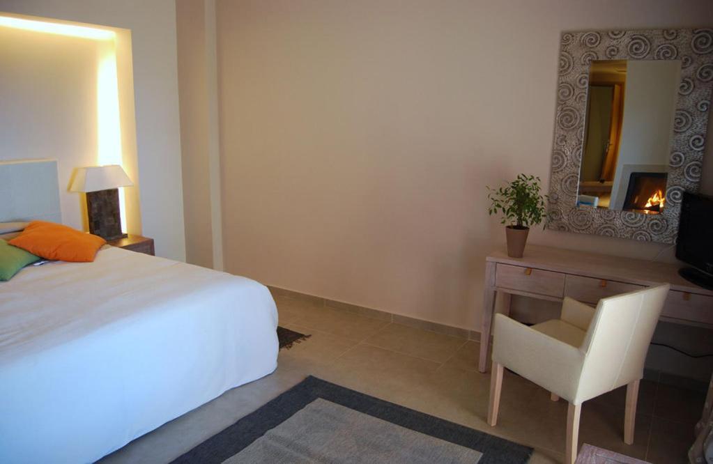 Astrolabe Hotel Khrónia Quarto foto